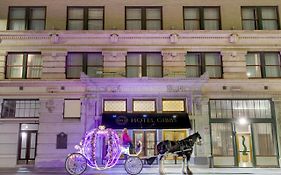 Hotel Gibbs Downtown Riverwalk